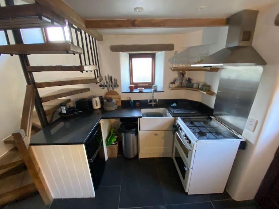 9A Viaduct Cottage - The Cosiest Bolthole In The Sw! Хейл Экстерьер фото