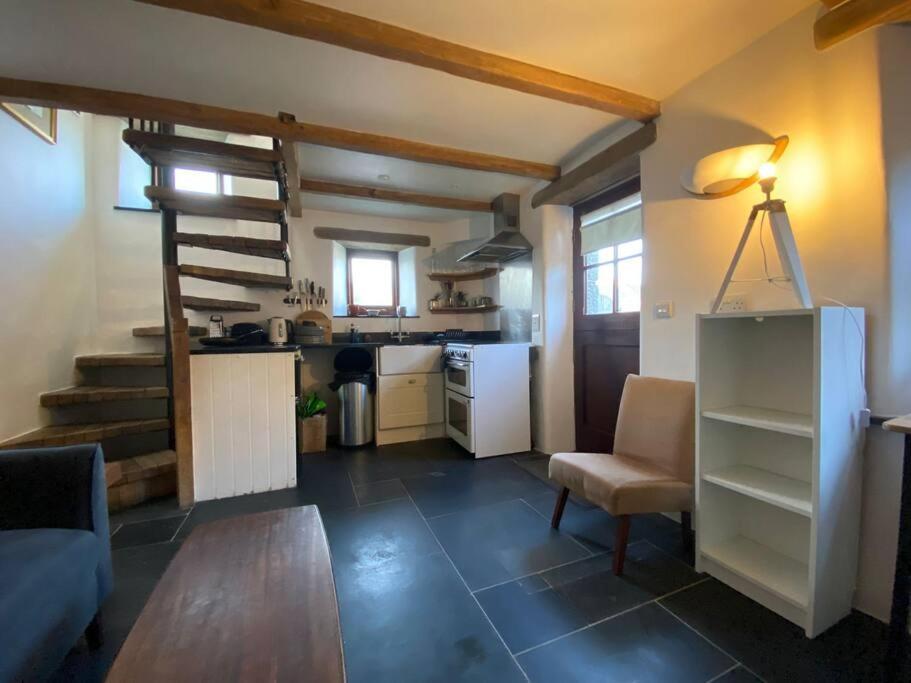 9A Viaduct Cottage - The Cosiest Bolthole In The Sw! Хейл Экстерьер фото